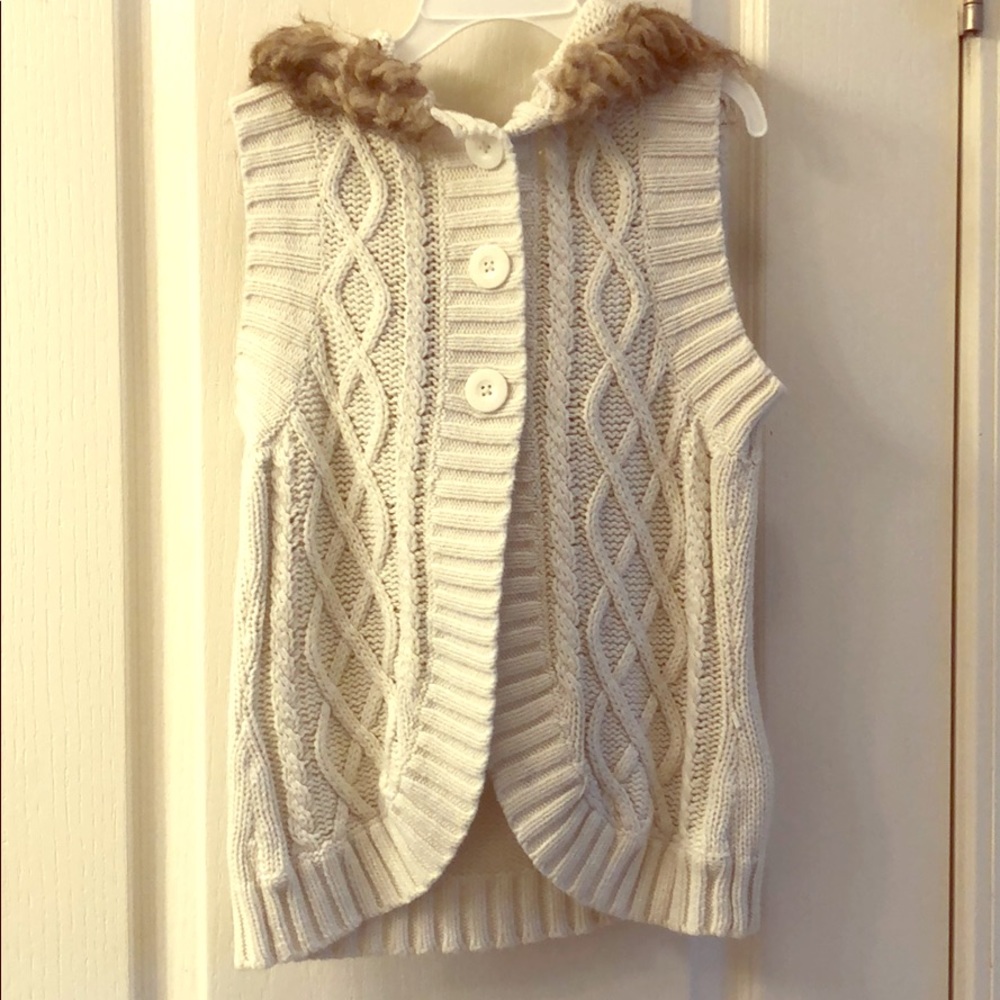 Girl’s hooded sweater vest